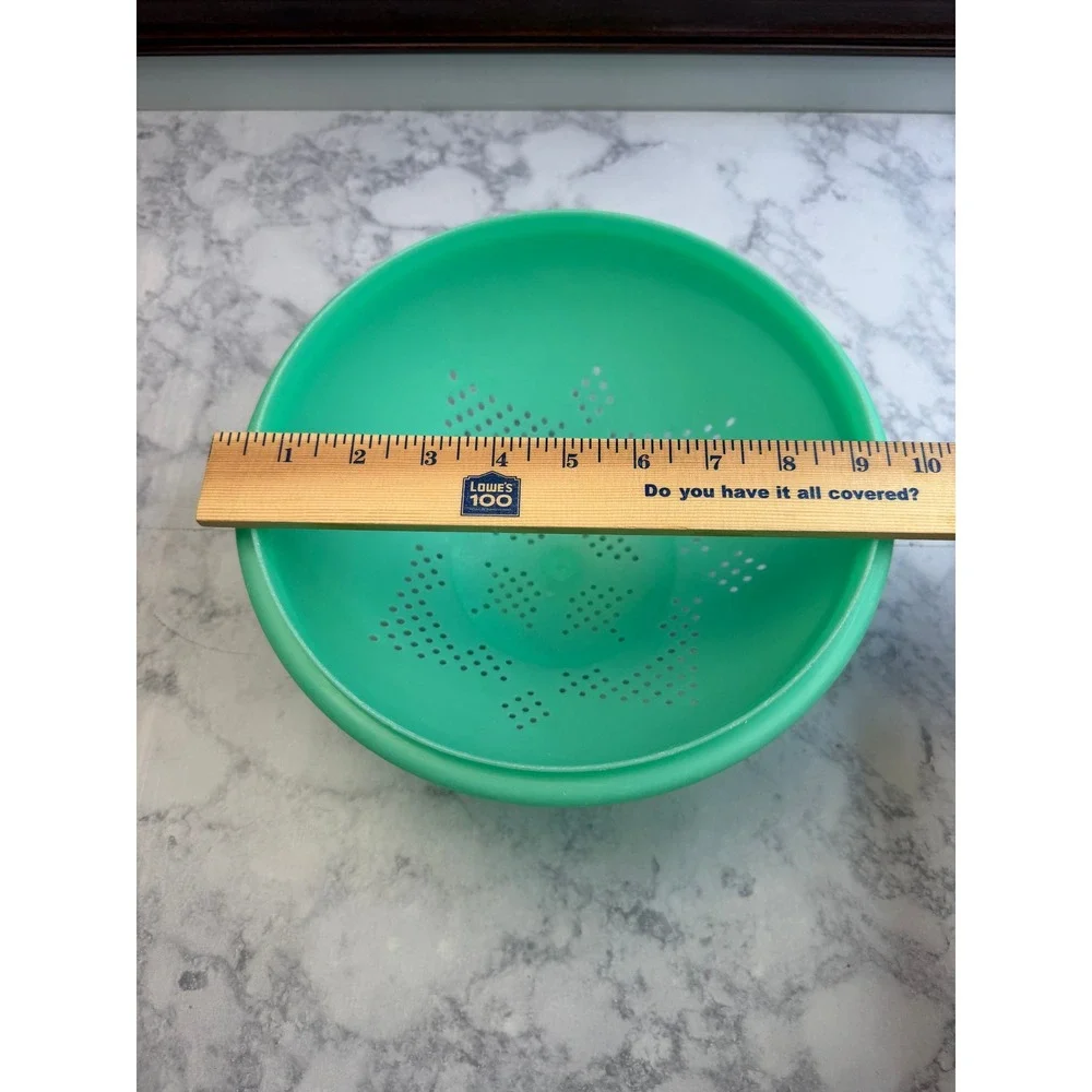 Tupperware vintage colander